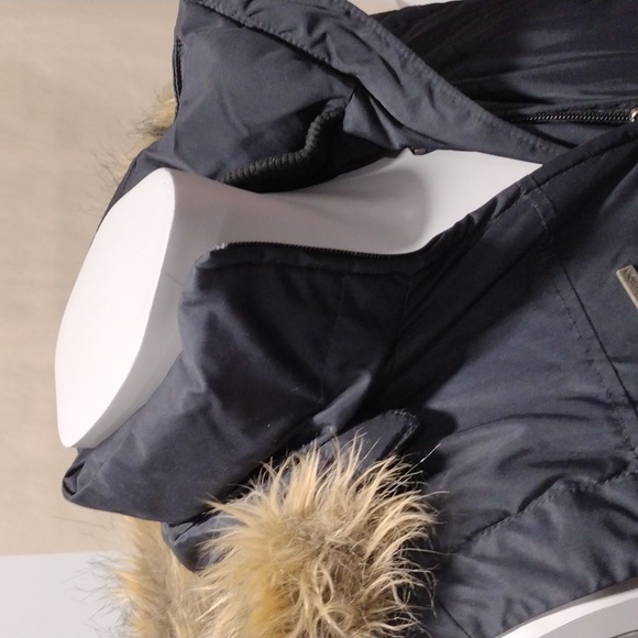 Columbia black zipper down vest with detachable hood. Women's Medium - Picture 9 of 12